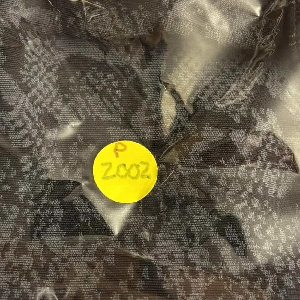 TYC Gray and Black Leggings with Snakeskin Pattern Pre Owned Great Condition